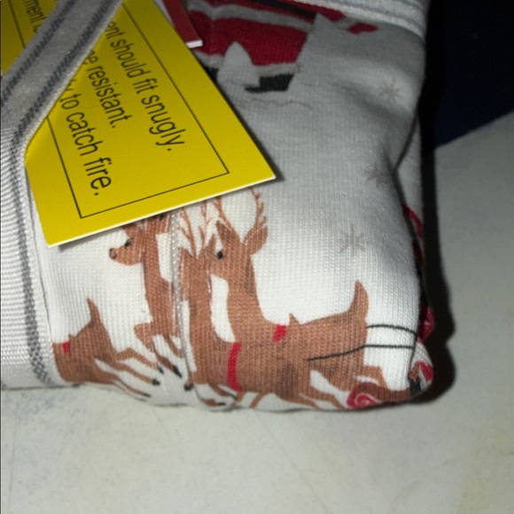 Pottery Barn Santa Pajama Set - White and Red - Picture 7 of 8
